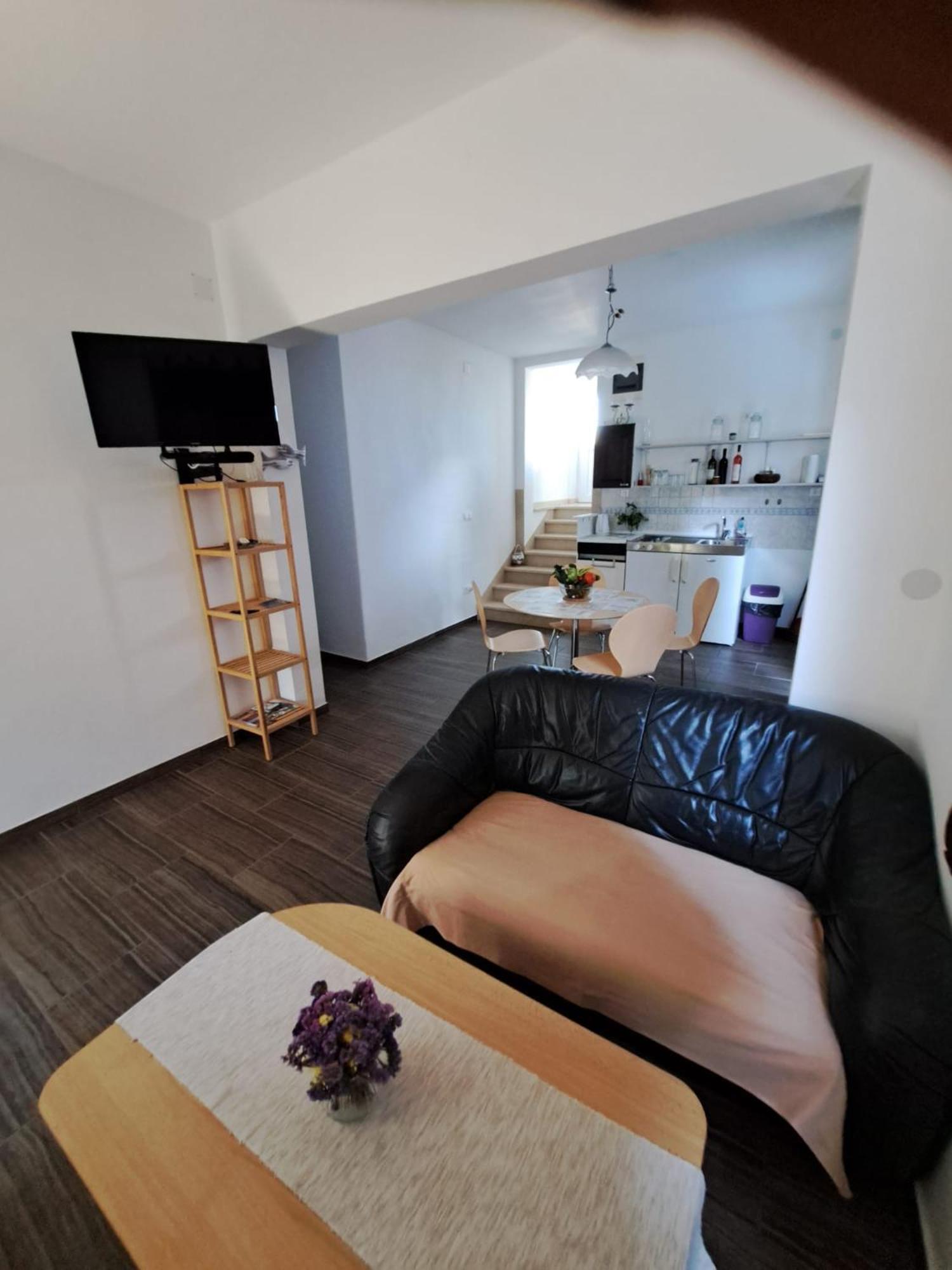 Apartmani Dusica Lumbarda Exterior photo